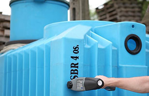 化工塑料包装容器标识应用 EBS-260手持喷码机